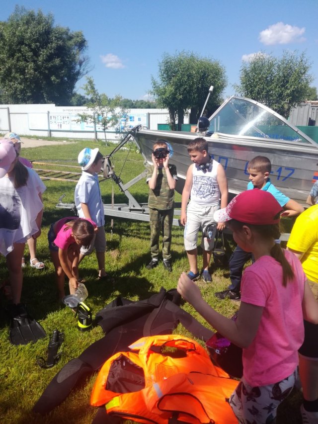 Младшие классы 5-й школы города Грязи побывали на поисково-спасательной станции